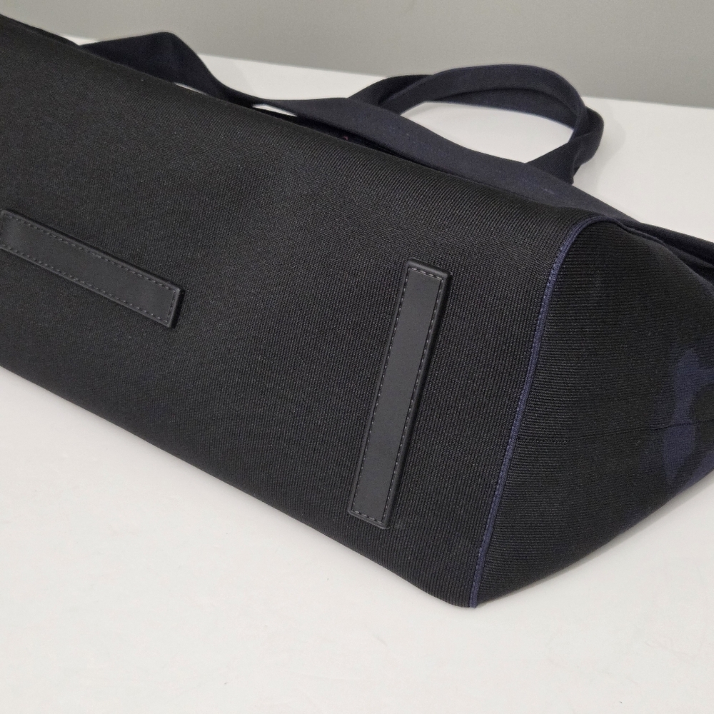 ROTHY'S THE WEEKENDER BAG IN MIDNIGHT CAMO CAMOUFLAGE OVERNIGHTER BAG - Picture 11 of 11